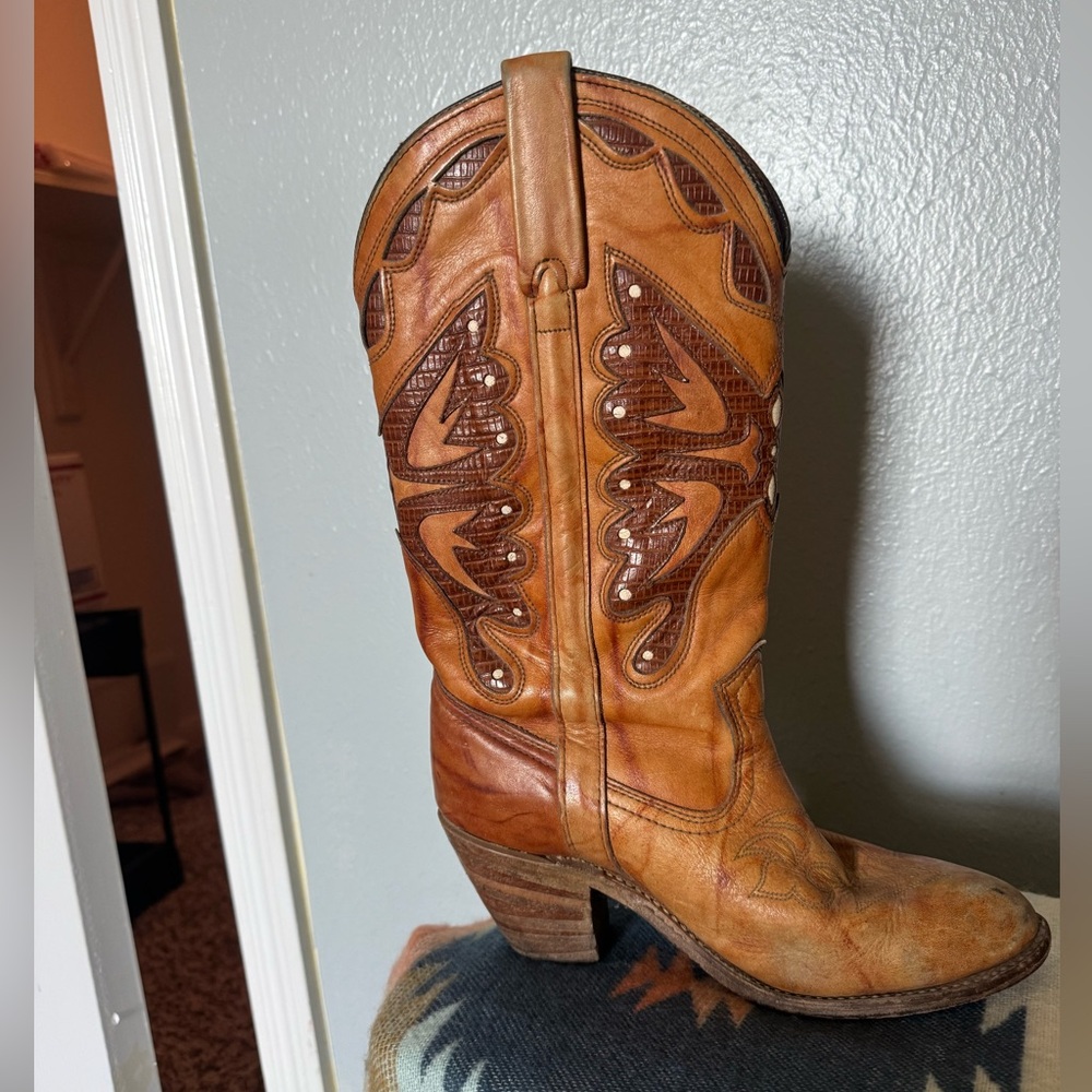Vintage Miss Capezio Classic Tan Leather Western Cowboy Boot in size 7.5